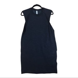 Look stylish & feel comfortable in this cute sleeveless Under Armour dress - S
